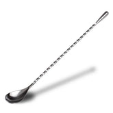 Cuillère à cocktail en inox au long manche torsadé, photographiée seule sur fond blanc.