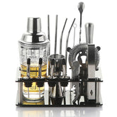 Kit cocktail avec shaker en verre et ses accessoires professionnels présentés sur fond blanc
