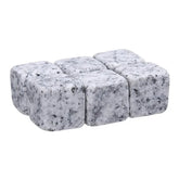 Lot de six pierres à whisky en granit gris sur fond blanc