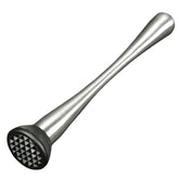 Pilon à cocktail en acier inoxydable argenté, photographié seul sur fond blanc.