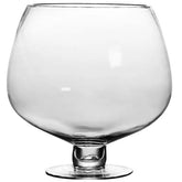 Verre à cocktail géant vide, vue de face sur fond blanc