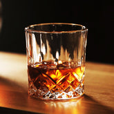 Gemustertes altmodisches Cocktailglas