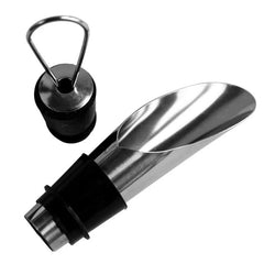 Le bec verseur anti-goutte pour vin accompagné de son bouchon de conservation assorti, présentés sur fond blanc.
