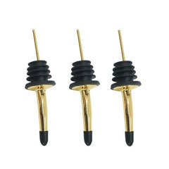 Lot de trois becs verseurs dorés pour bouteille d'alcool, photo produit sur fond blanc.