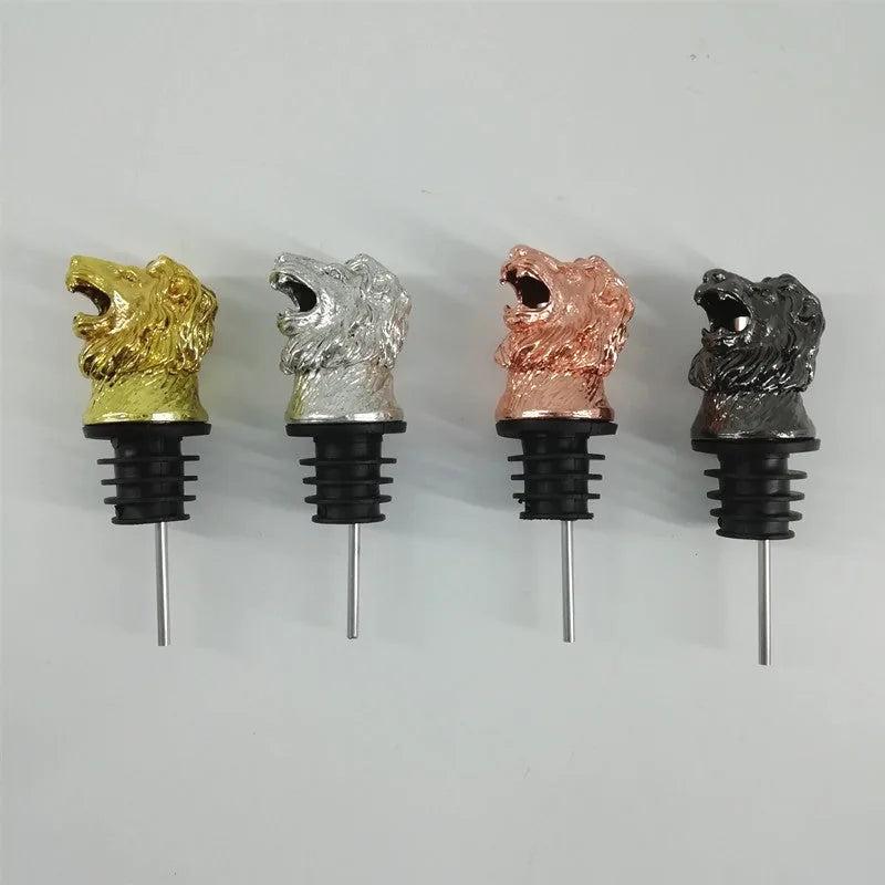 Les quatre coloris disponibles du bec verseur tête de lion : doré, argenté, rose gold et noir gunmetal