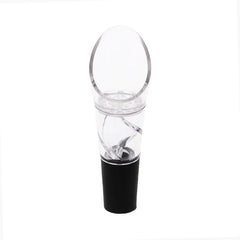 Bec verseur à vin debout à la verticale sur fond blanc, vu de face avec son socle en silicone noir.