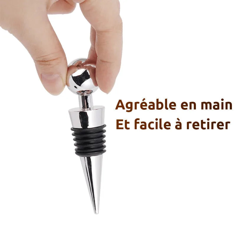 Gros plan d'une main tenant le bouchon par sa poignée sphérique, avec le texte « Agréable en main et facile à retirer ».
