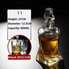 Fiche dimensions d'une carafe à base élargie et bouchon taillé en pointe de diamant, hauteur 27 cm, diamètre 12,5 cm, capacité 800 ml.
