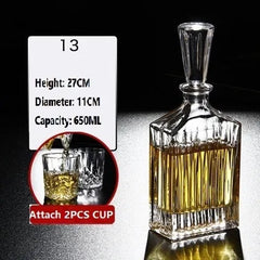 Fiche dimensions d'une carafe cannelée verticalement avec bouchon en éventail, hauteur 27 cm, diamètre 11 cm, capacité 650 ml.