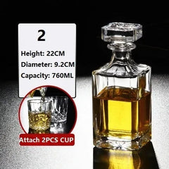 Fiche dimensions d'une carafe à panneaux carrés facettés, hauteur 22 cm, diamètre 9,2 cm, capacité 760 ml, avec deux verres assortis.