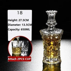 Fiche dimensions d'une carafe au motif irrégulier façon flocon de glace, hauteur 27,5 cm, diamètre 13,5 cm, capacité 650 ml.