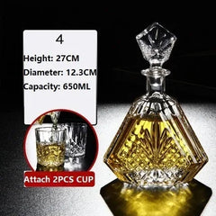 Fiche dimensions d'une carafe pyramidale à motif en éventail gravé, hauteur 27 cm, diamètre 12,3 cm, capacité 650 ml.
