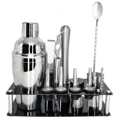 Shaker du coffret démonté en trois parties montrant le bouchon, le couvercle passoire et le gobelet en inox