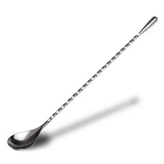 Cuillère à cocktail en inox au long manche torsadé, photographiée seule sur fond blanc.
