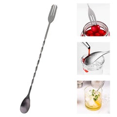 Collage de trois photos montrant la cuillère-fourchette utilisée pour piquer des cerises, verser une liqueur et mélanger un cocktail glacé à la menthe.