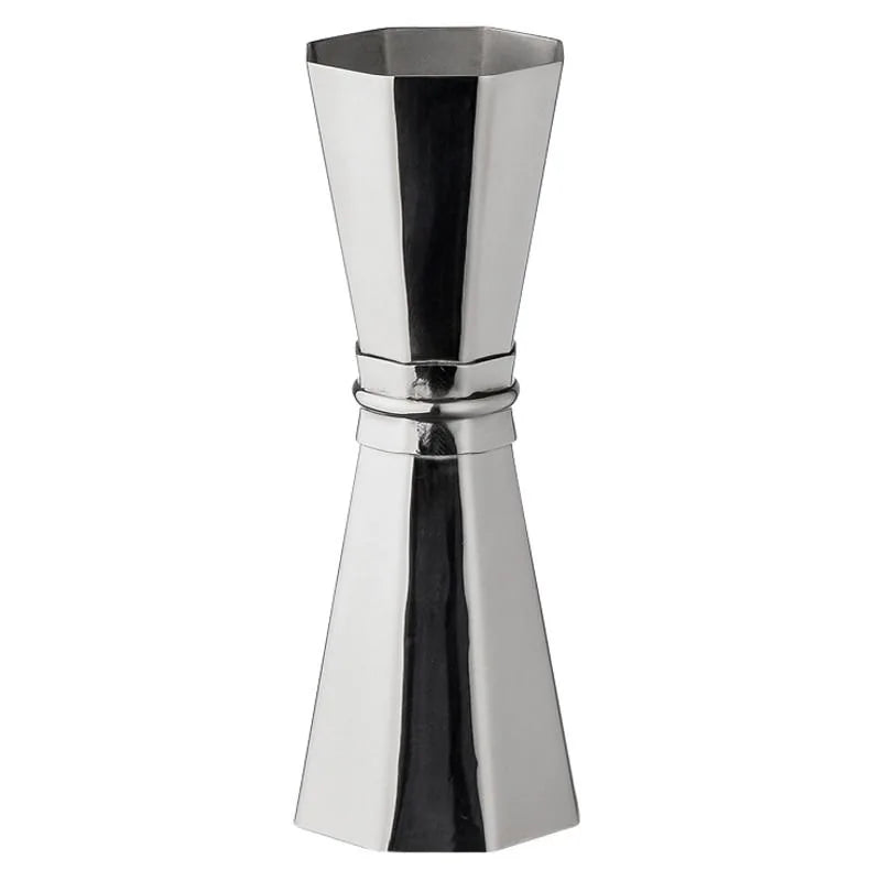 Doseur à cocktail en inox photographié en packshot sur fond blanc, avec sa forme diabolo à pans coupés octogonaux.