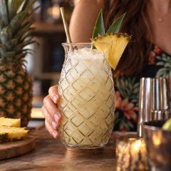 Verre à Cocktail en Forme d’Ananas 480 ml - en situation d'utilisation