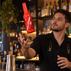 Bouteille de Flair Bartending Rouge - en situation d'utilisation