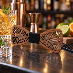 Nœuds papillon en bois à motif de feuilles - mise en scène bar