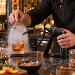 Pistolet Fumoir à Cocktail - en situation d'utilisation