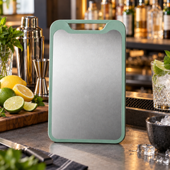 Planche à Découper Inox 304 Double Face  Vert - mise en scène bar