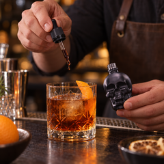 Flacon Tête de Mort en Verre - en situation d'utilisation