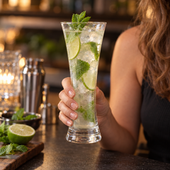 Verre à Cocktail en Verre avec Anse - en situation d'utilisation