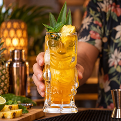 Verre à Cocktail Tiki en Verre - en situation d'utilisation