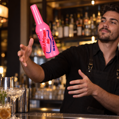 Bouteille de Flair Bartending Rose - en situation d'utilisation