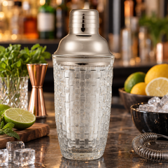 Shaker à Cocktail en Verre avec Filtre Intégré - mise en scène bar