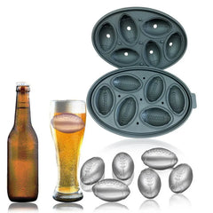 Moule à glaçons ballons de rugby comparé à une bouteille et un verre de bière pour visualiser sa taille