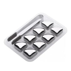 Plateau de 8 glaçons en forme de cœur en acier inoxydable avec pince de service assortie, présentés sur fond blanc.