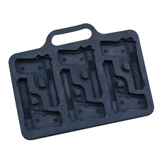 Moule à glaçons en silicone noir en forme de pistolet, vue en perspective sur fond blanc, avec ses trois empreintes