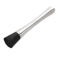 Pilon à cocktail en acier inoxydable avec embout crénelé en silicone noir, photographié seul sur fond blanc