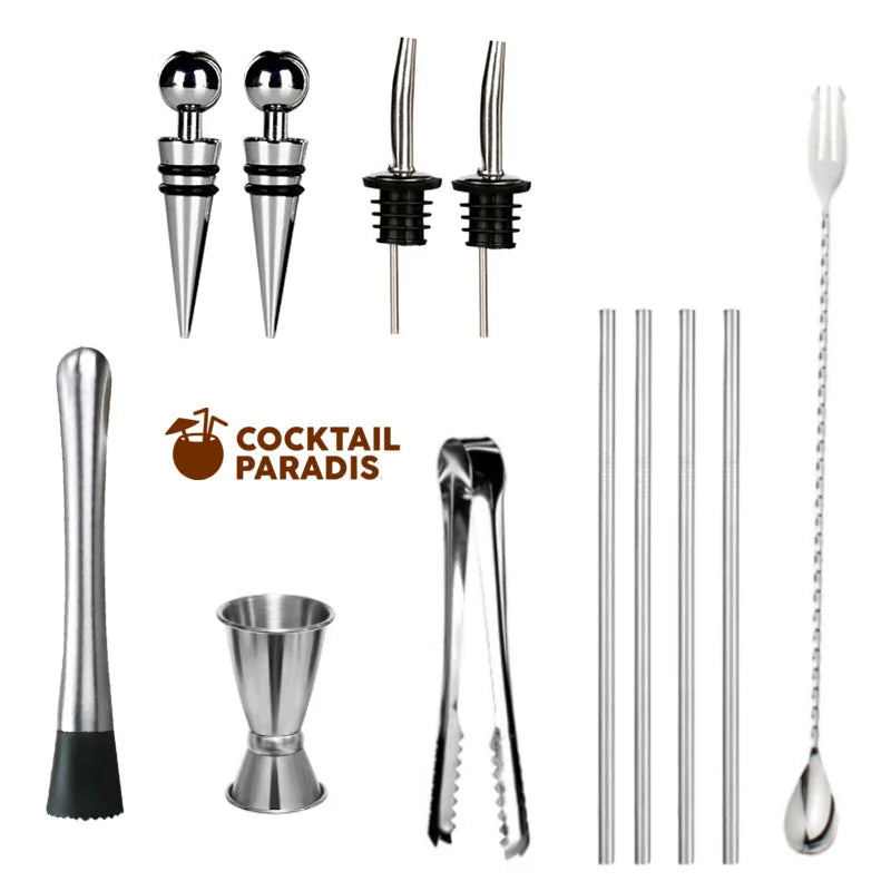 Ensemble des accessoires du kit cocktail : becs verseurs, pique à fruits, pilon, doseur, pince à glaçons et pailles en inox.