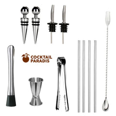 Ensemble des accessoires du kit cocktail : becs verseurs, pique à fruits, pilon, doseur, pince à glaçons et pailles en inox.