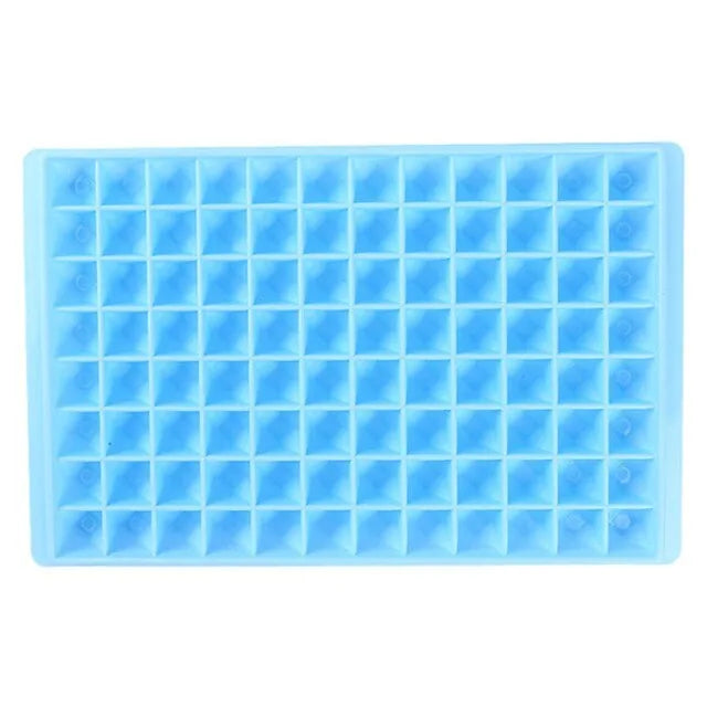 Moule à mini glaçons en silicone bleu vu de dessus
