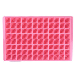 Moule à mini glaçons en silicone rose vu de dessus