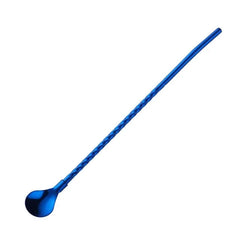 Paille cuillère bleue métallisée sur fond blanc avec cuillère arrondie