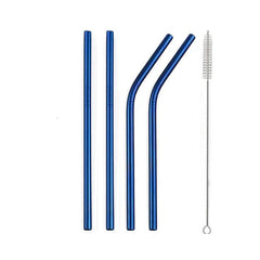 Jeu de 4 pailles en métal courtes bleues avec goupillon de nettoyage sur fond blanc