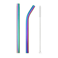 Deux pailles smoothie en inox multicolore irisé avec goupillon de nettoyage sur fond blanc