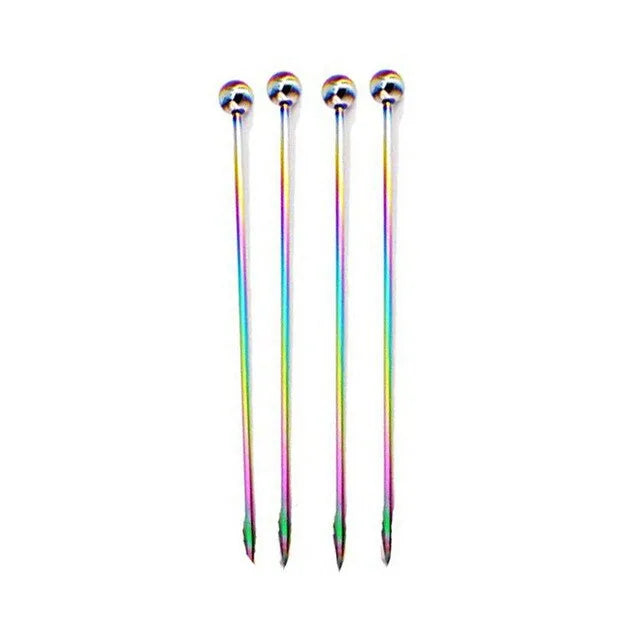 Quatre pics à cocktail irisés arc-en-ciel avec embout boule, présentés sur fond blanc.