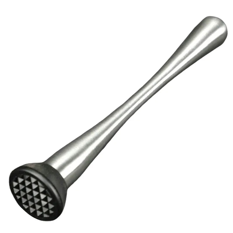 Pilon à cocktail en acier inoxydable argenté, photographié seul sur fond blanc.