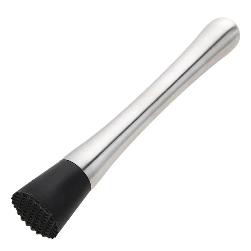Pilon à cocktail en finition argentée inox avec embout denté noir, présenté seul sur fond blanc.
