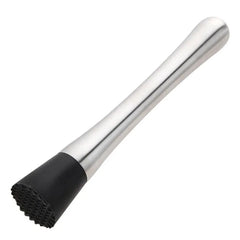 Pilon à cocktail en finition argentée inox avec embout denté noir, présenté seul sur fond blanc.