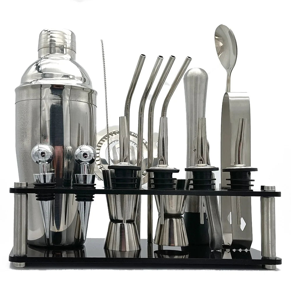 Set Cocktail Luxe complet assemblé sur son support noir avec shaker, doseurs, pailles et accessoires en inox
