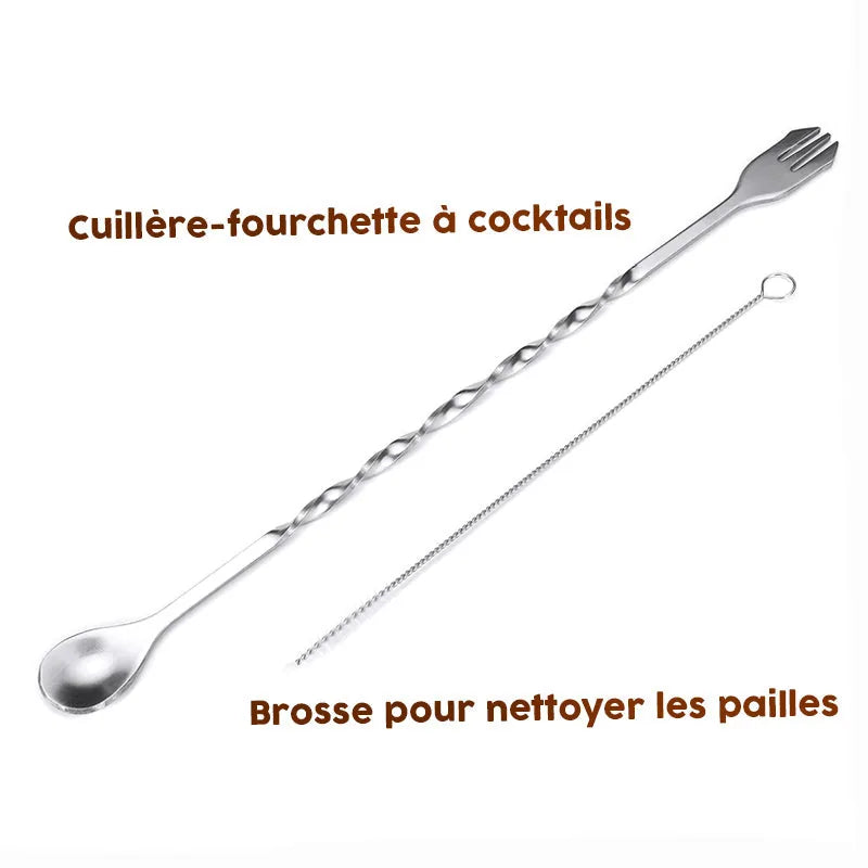Cuillère-fourchette à cocktails torsadée et brosse de nettoyage pour pailles inclus dans le set cocktail professionnel.