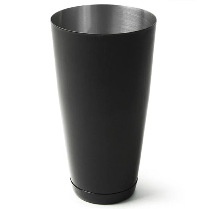 Shaker cocktail Boston noir mat vu de face avec son verre en cristal emboîté droit sur le gobelet en acier inoxydable.
