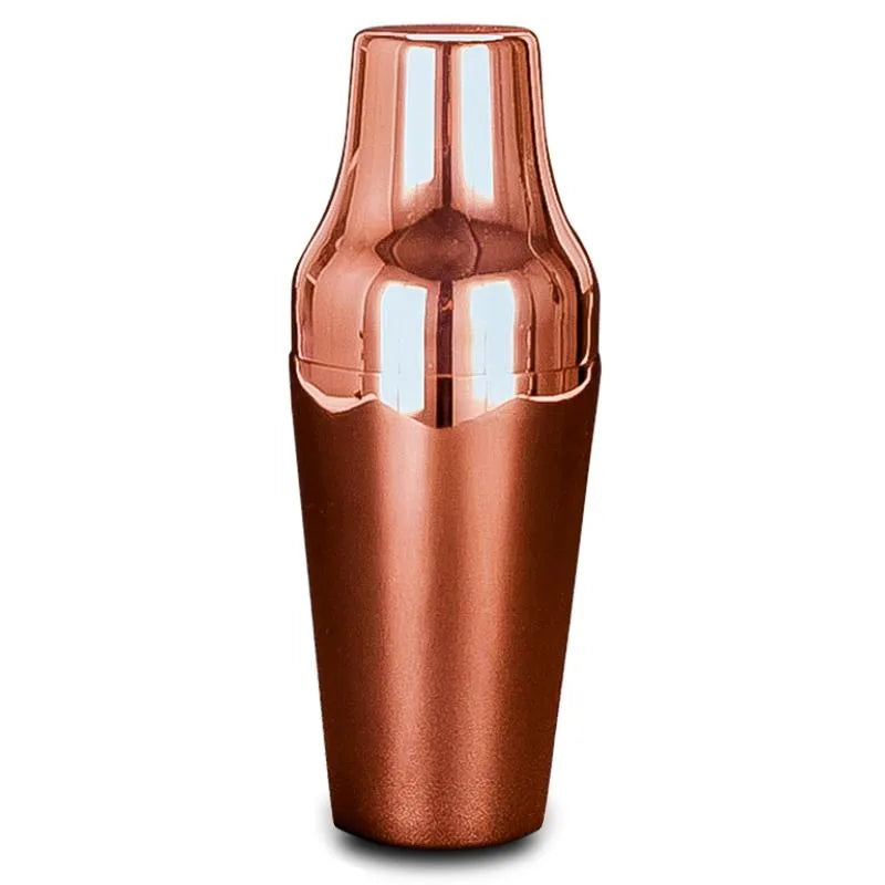 Shaker cocktail design cuivré, packshot sur fond blanc
