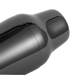 Gros plan sur la jointure et le bouchon du shaker cocktail design noir, finition brillante effet miroir.